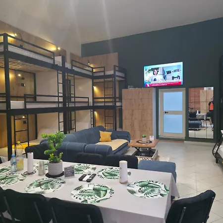 بيت شباب Center *