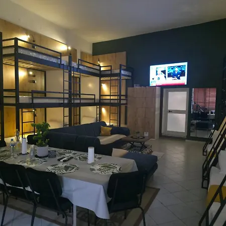 Center אכסניה